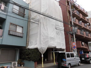 横浜市浅間町でビル前面塗装