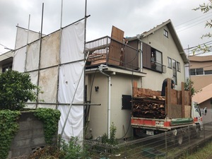 藤沢市で戸建て解体工事　施工中