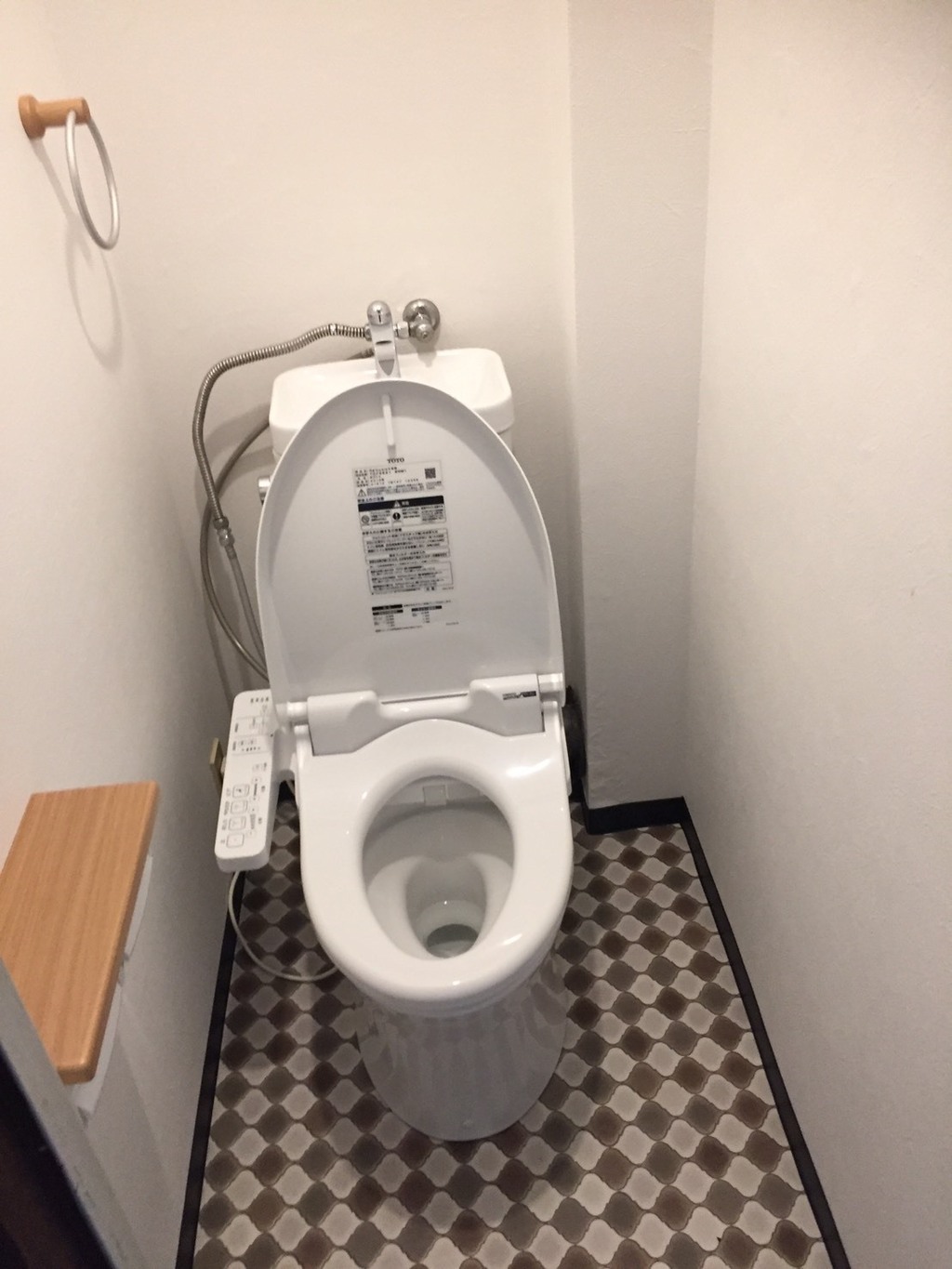 トイレ交換しました。CFも貼り替えおしゃれなトイレ空間