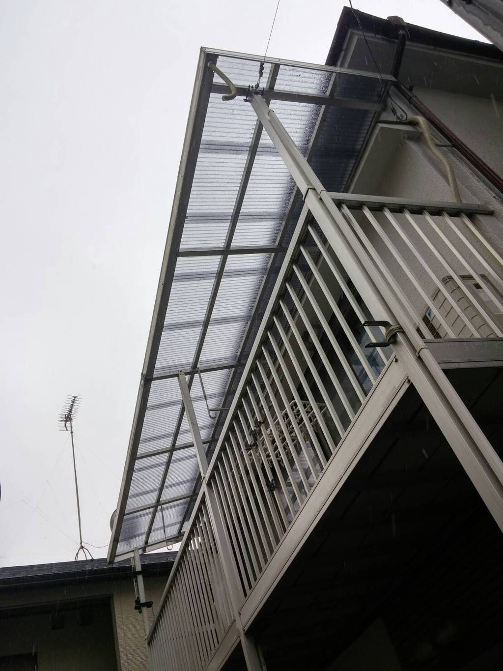 ベランダテラス波板張り替え